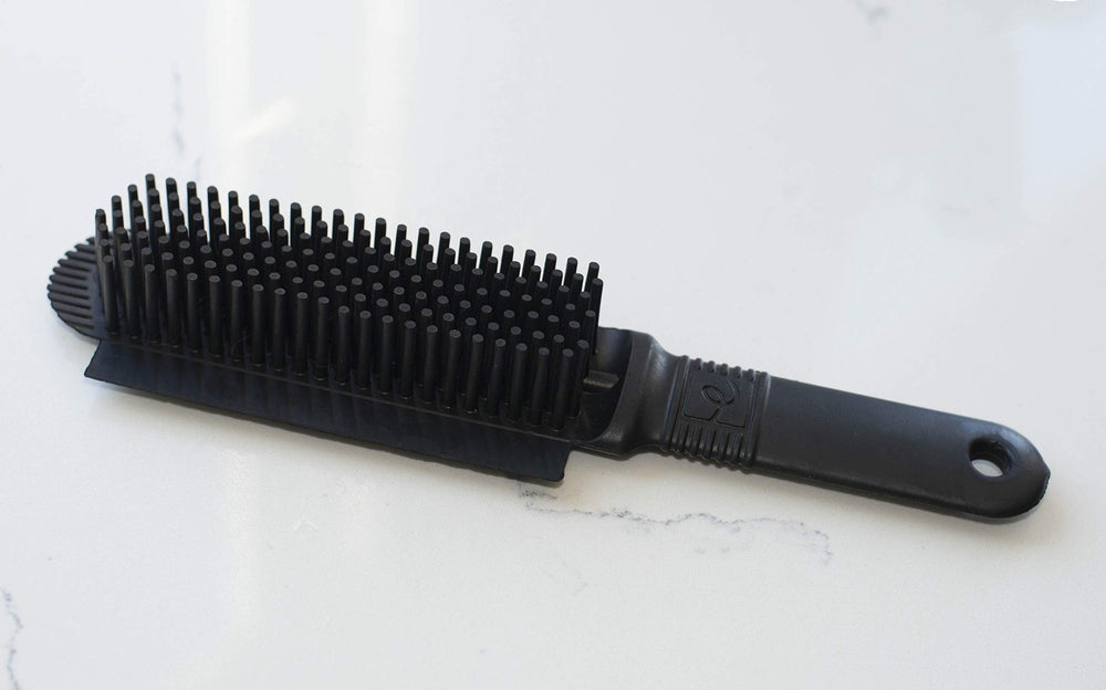 FURemover Plus : utilisable humide et sèche pour démêler et retirer les poils.