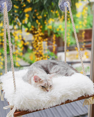 Hamac pour chat Furrfinity avec ventouses industrielles offrant une stabilité fiable.