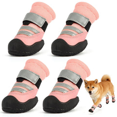 Bottes Furrtripsy pour chien imperméables protégeant les pattes.