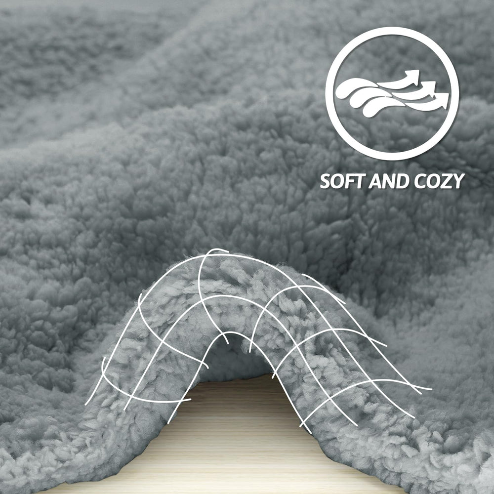 Furrybaby sherpa doux gris 24x32 montre une texture pelucheuse idéale pour le repos.