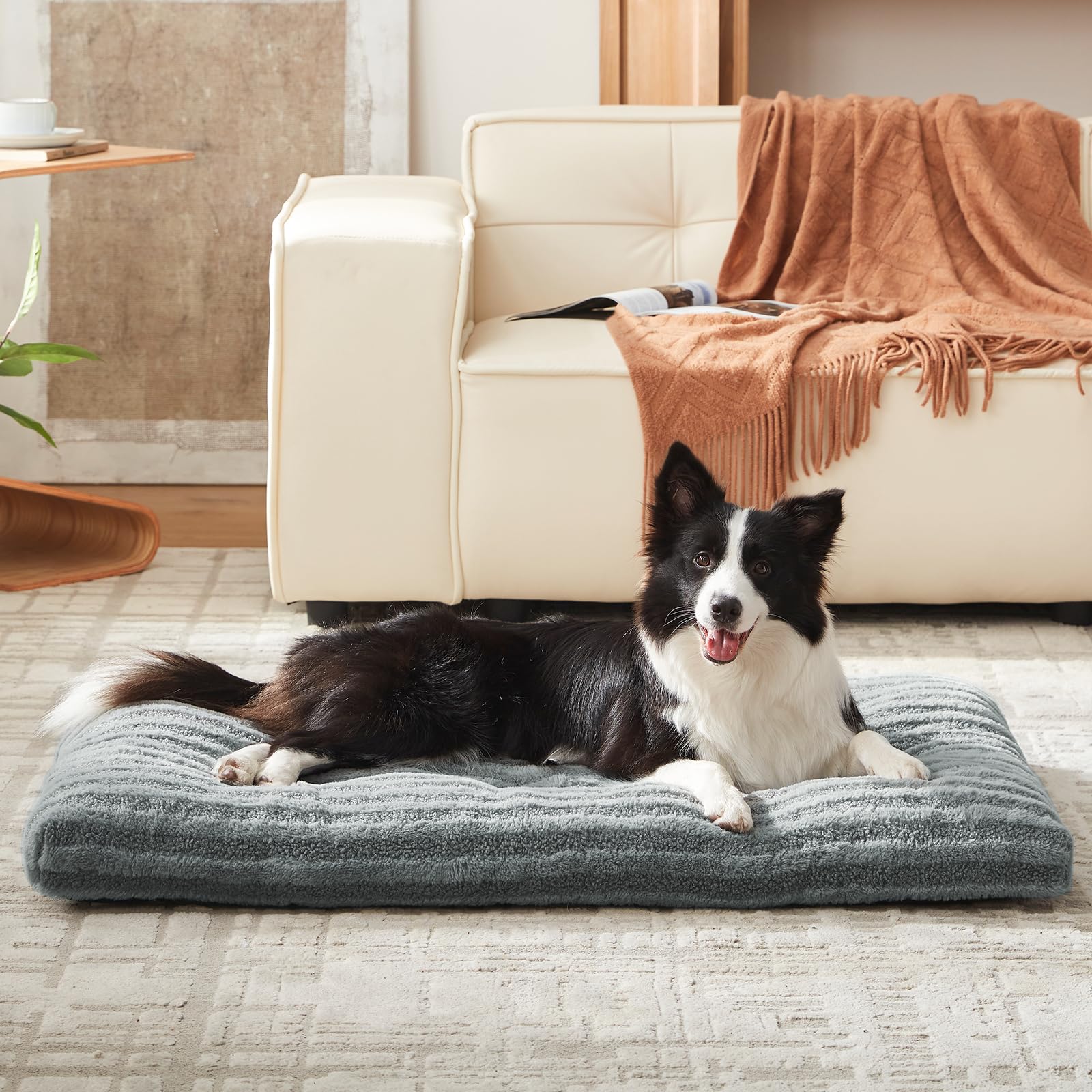 Lit XXL FURTIME: sécurité et anti-dérapant intégrés.