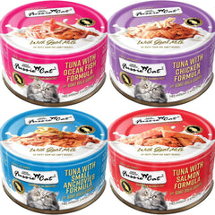 Chat savourant Fussie Cat, sauce au lait de chèvre pour un repas appétissant.