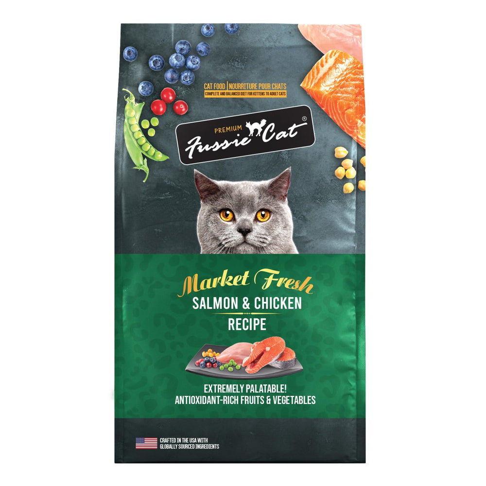 Fussie Cat Market Fresh saumon et poulet croquettes dans sac pratique de 4,54 kg.