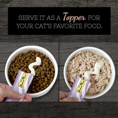 Chat appréciant Fussie Cat Purée, moment gourmand.