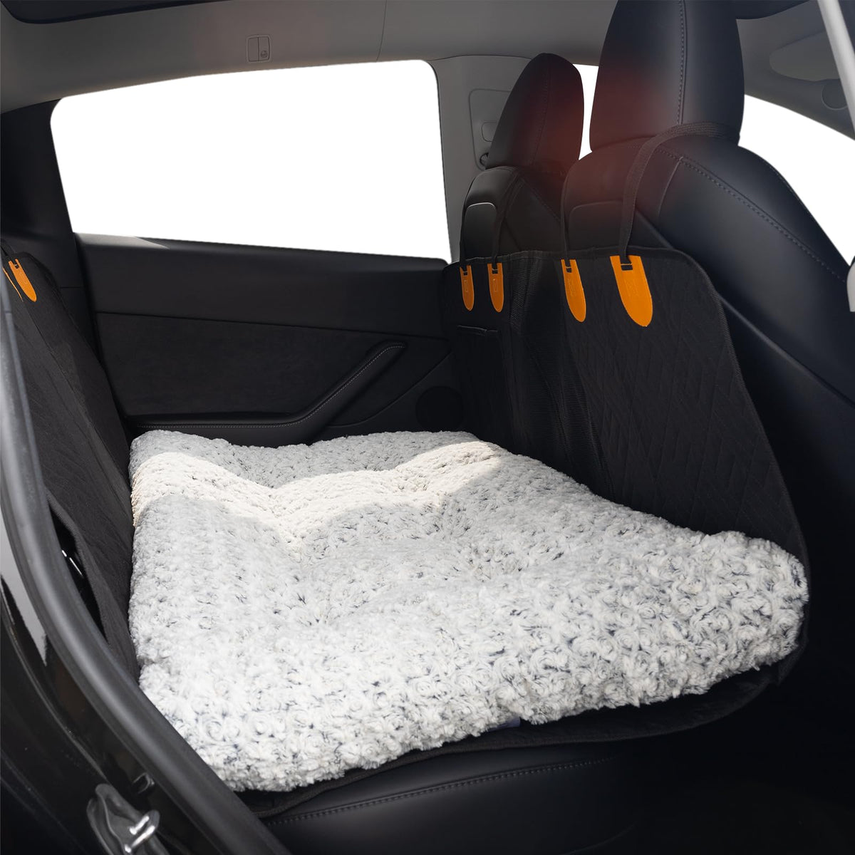 Lit-chien Fykage en plush rose, confort idéal pour les trajets en voiture.