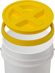 Gamma2 Gamma Seal Lid sur seau 6 gal jaune, protection contre l’humidité et les odeurs.