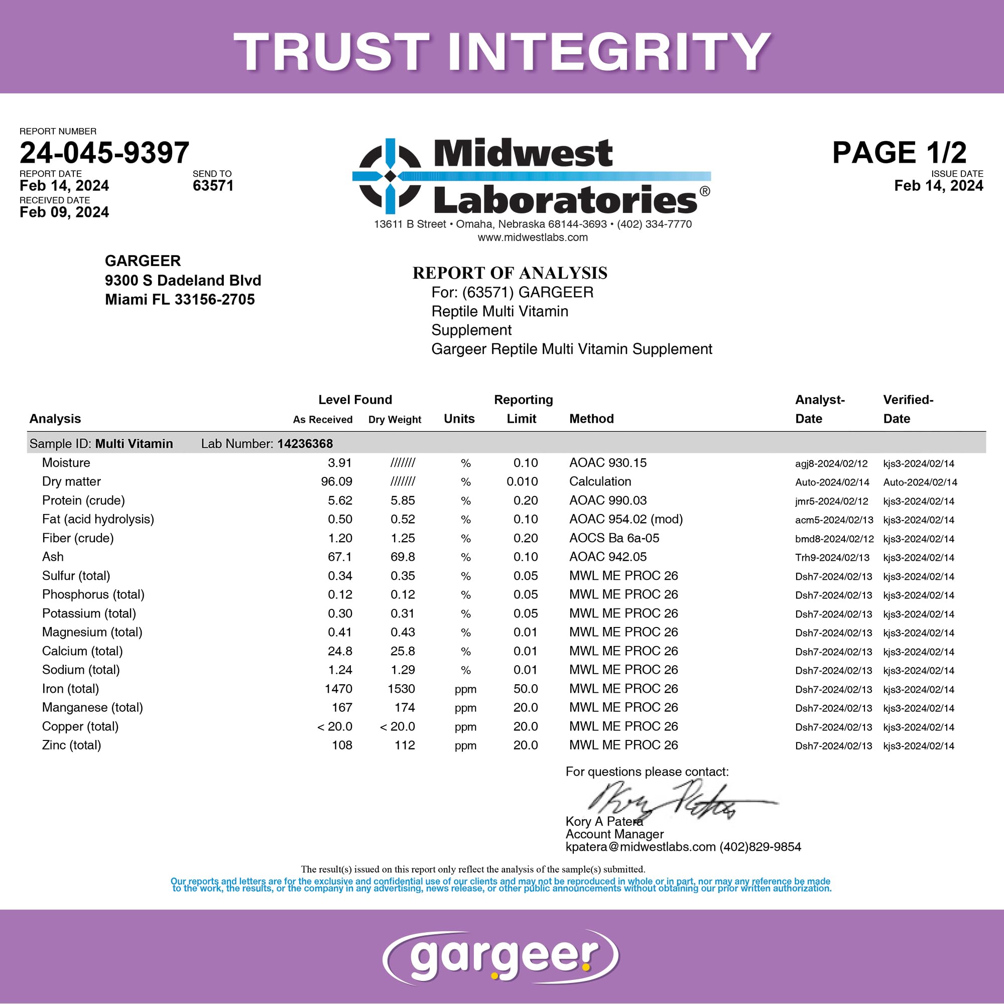 Gargeer Reptile Multivitamine saupoudré sur l'alimentation pour nutrition complète.