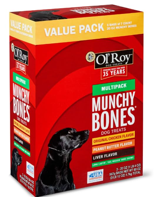 Chien actif recevant une friandise O- Roy Munchy Bones