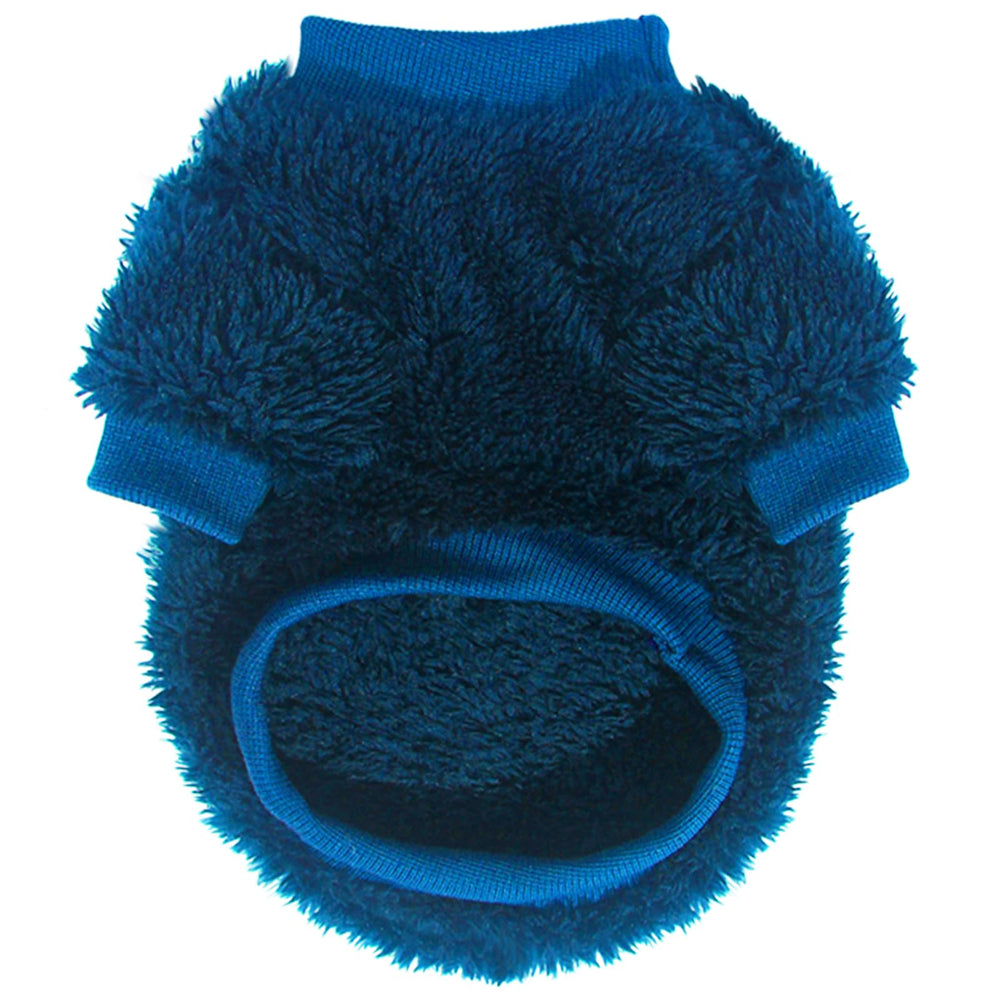 Chien portant le pull vert foncé Generic, parfait pour activités en plein air.