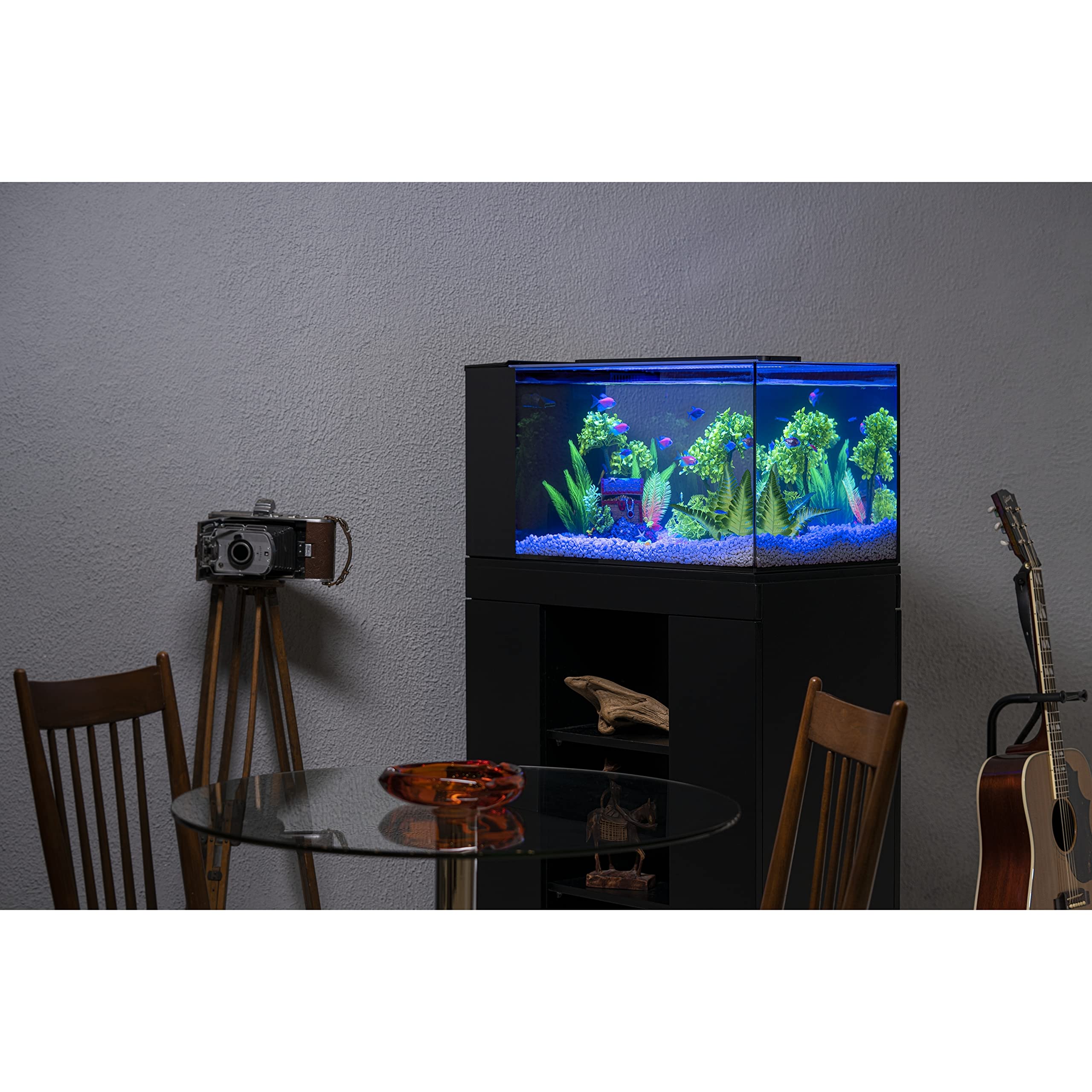 GloFish galets clairs réfléchissant la lumière pour agrandir visuellement l'aquarium