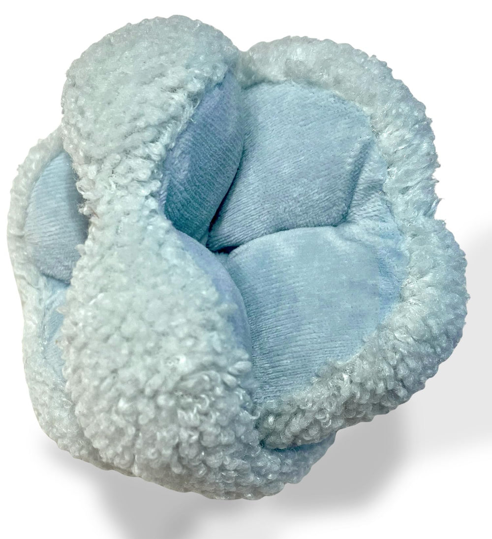 Glory To Dog: peluche bleue durable prête pour des jeux énergiques.