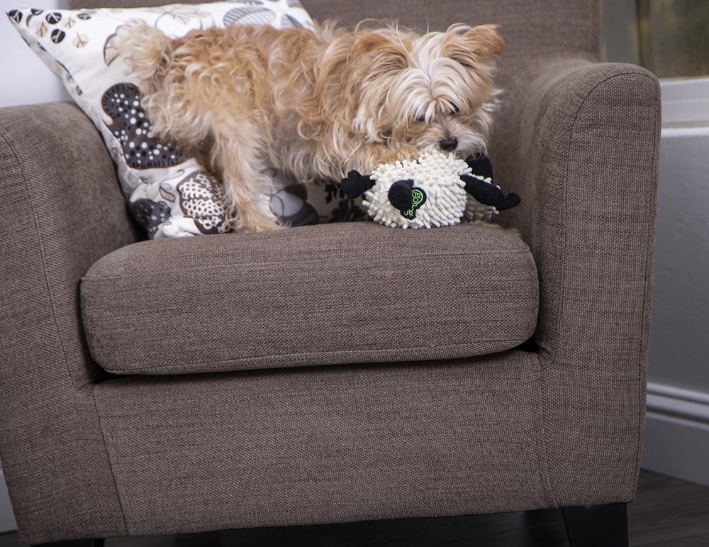 goDog Fuzzy Wuzzy Lamb, peluche douce idéale pour les câlins nocturnes.