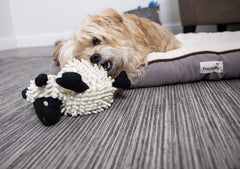 goDog Fuzzy Wuzzy Lamb, sifflet intégré, plaisir auditif pendant les jeux.