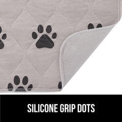 Tapis étanche Gorilla Grip pour entraînement des chiots en parc.