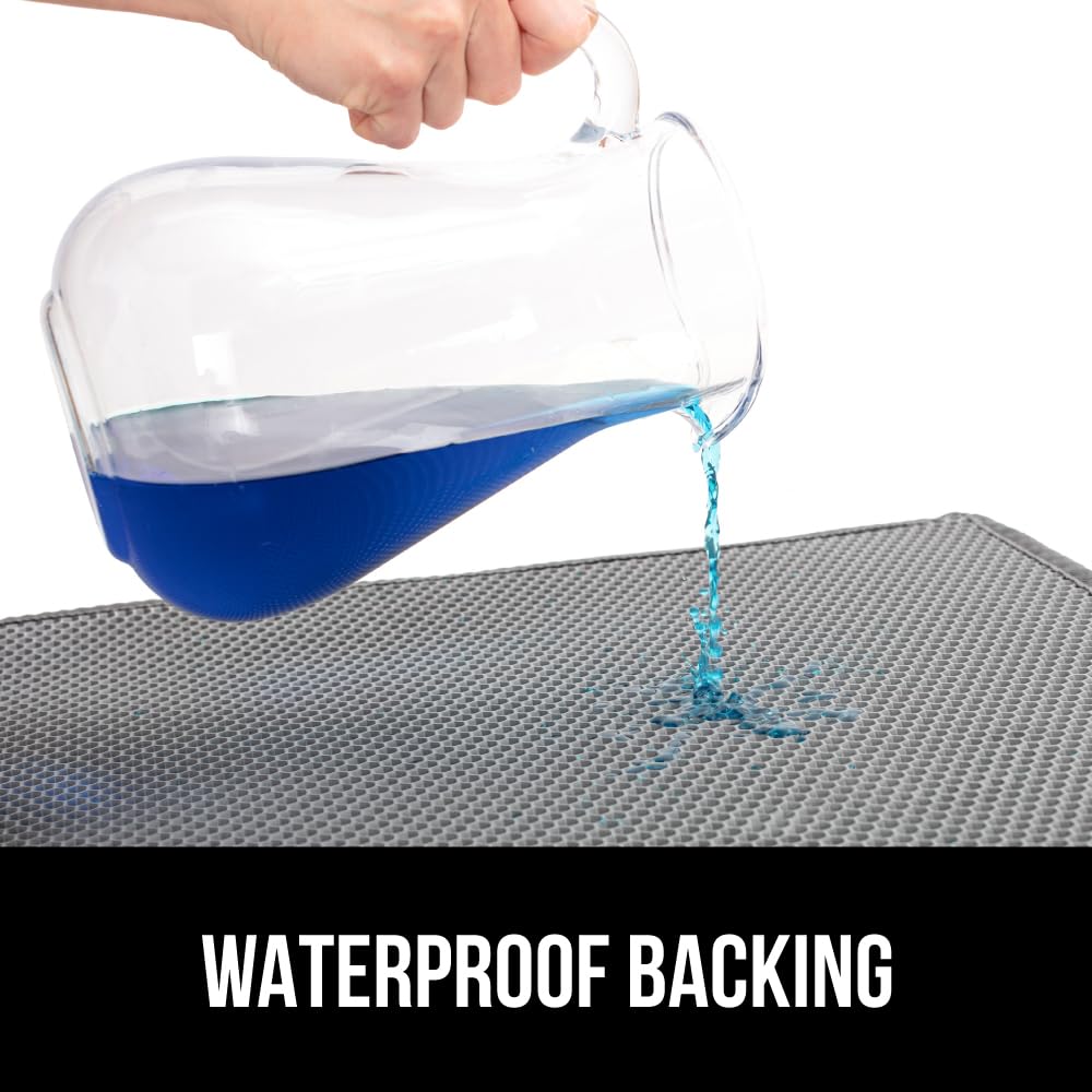 Tapis GORILLA GRIP, fond imperméable qui empêche les liquides de mouiller le sol.
