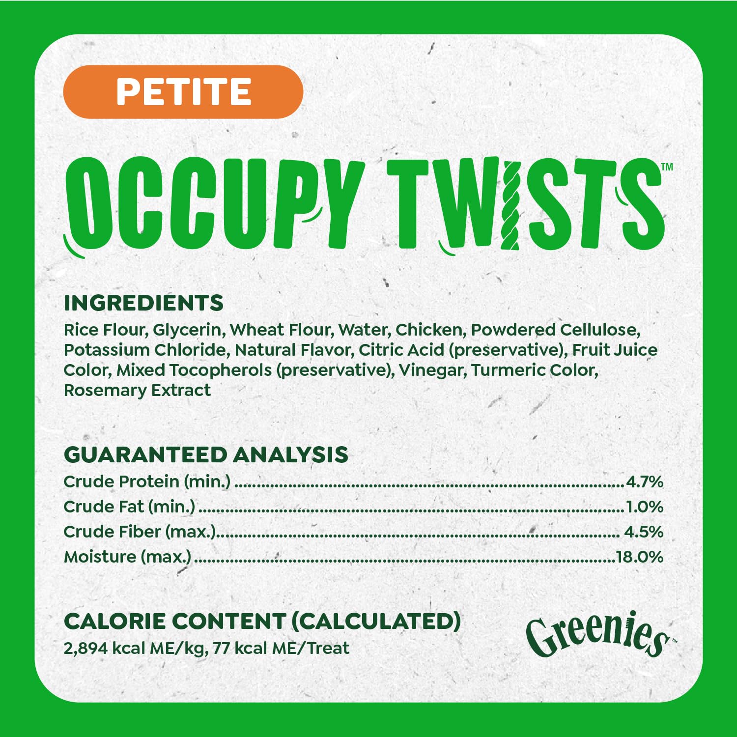 Petit chien utilisant Greenies Occupy Twists, format adapté