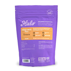 Halo friandises poulet gros plan sur texture lyophilisée, récompense savoureuse.