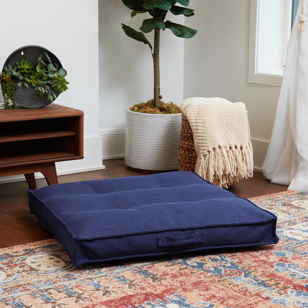 Happy Hounds Milo mesure 32x32 pouces pour laisser de l'espace a votre chien.