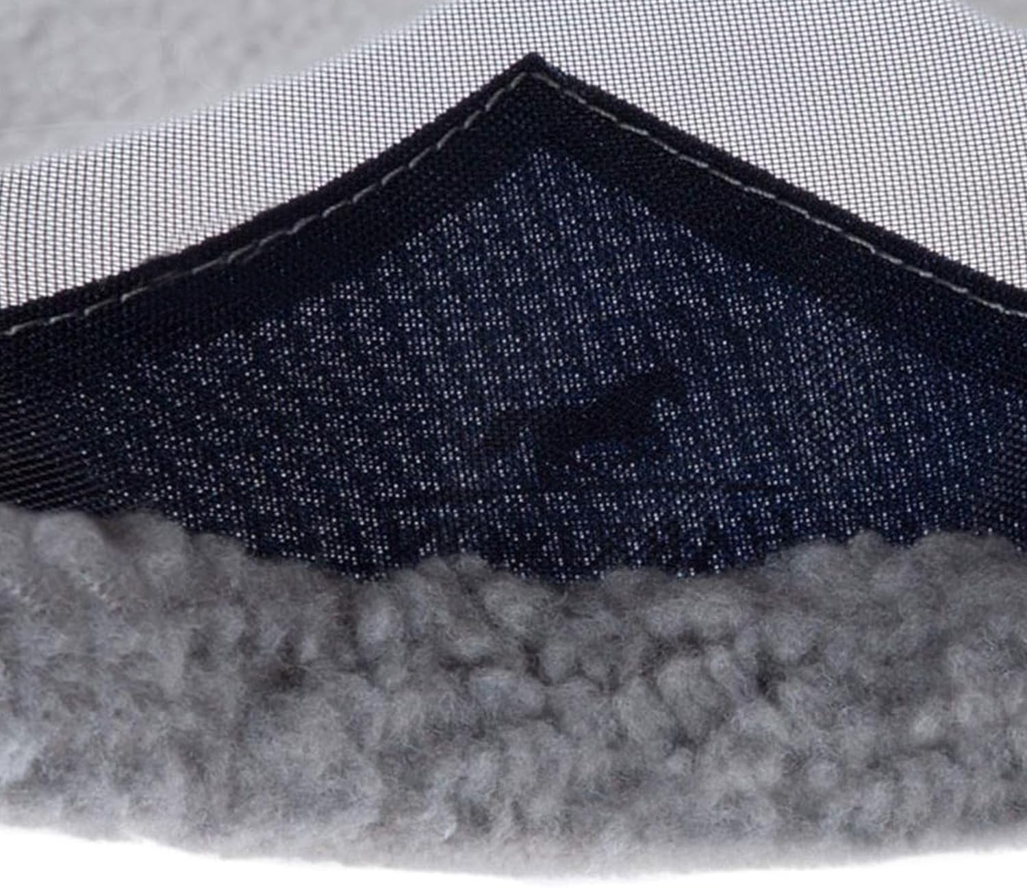 Fermetures velcro sécurisées, maintien fiable du masque CareMaster Pro.