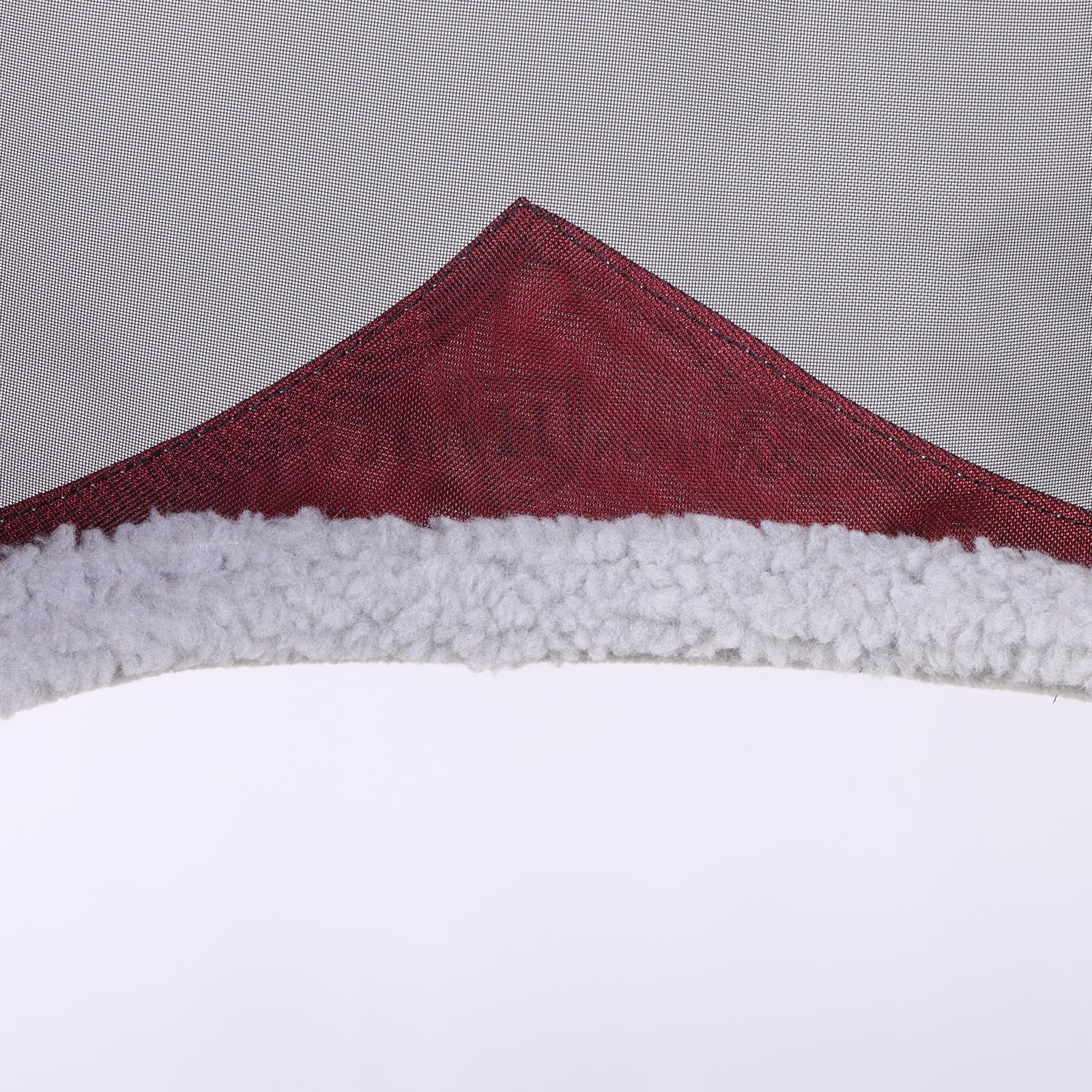 Masque qui reste en place grâce aux fermetures résistantes et durables.