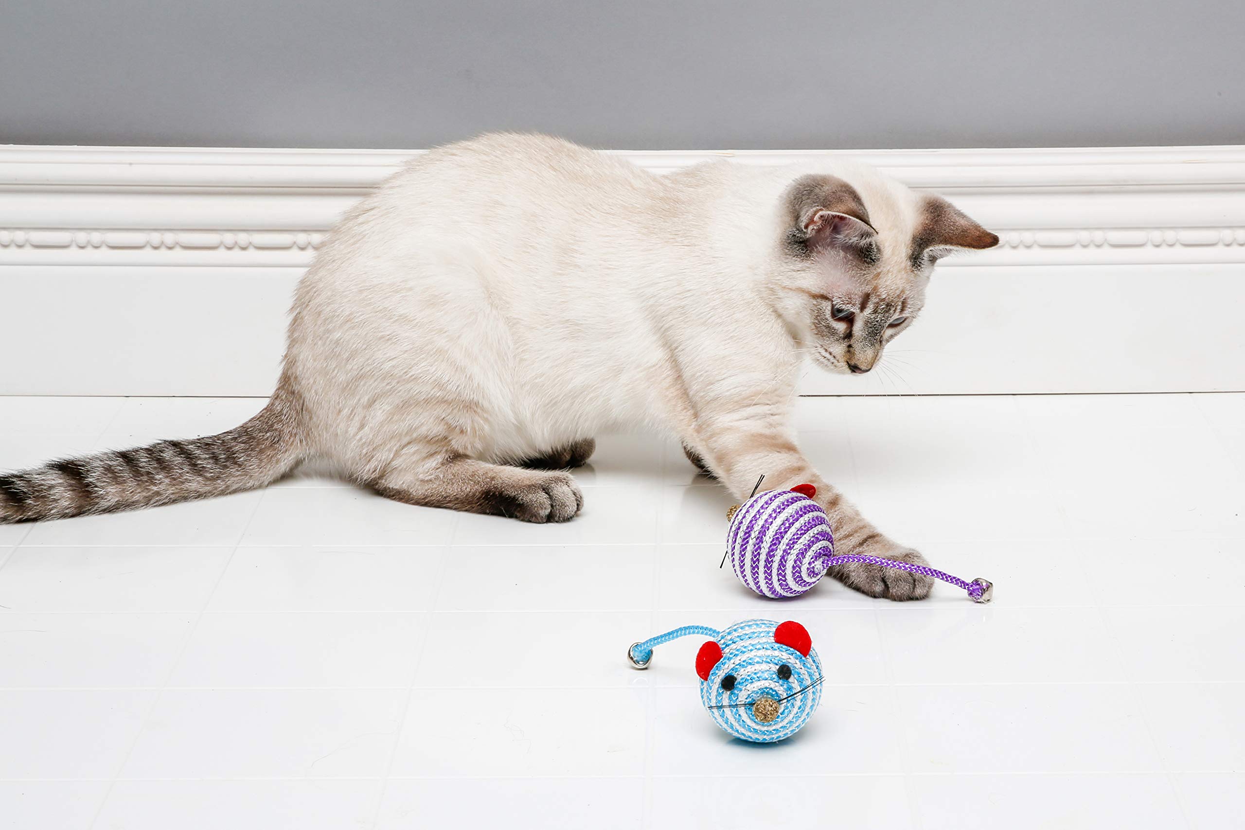 Hartz Cattraction: ensemble de deux souris en sisal pour encourager l’exploration et l’exercice.