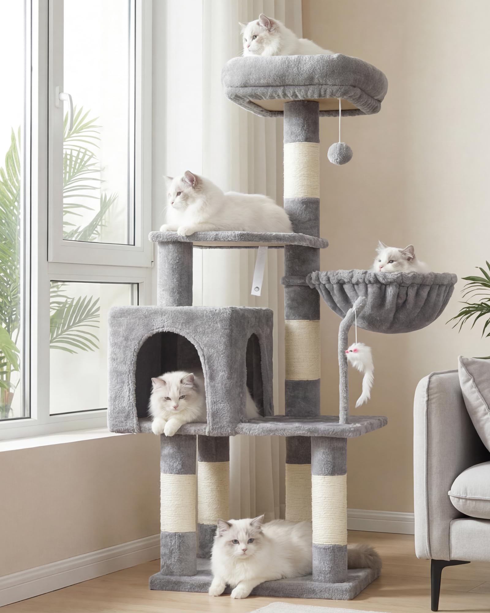 Heybly arbre-a-chat avec jouet: stimule l'activité et offre un espace de jeu.