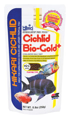 Hikari Bio-Gold: granulés flottants pour cichlides dans l'aquarium facilitant le suivi de l'alimentation.