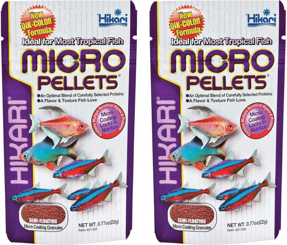 Hikari Tropical Semi-Flottants dans le packaging, nourrissant les petits poissons tropicaux