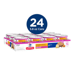 Petit chien dégustant la pâtée humide Hill's Science Diet Adulte 7+.