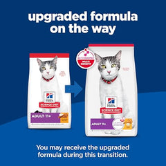Croquettes Hills pour chat senior au poulet près d un bol