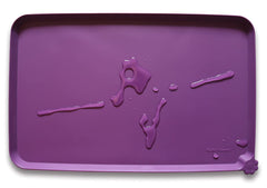 Tapis d’alimentation Hoki Found aubergine, imperméable et facile à nettoyer pour chiens et chats.