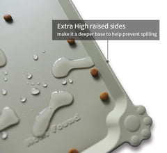 Tapis d’alimentation Hoki Found, couleur creme vert, facile à nettoyer après usage.