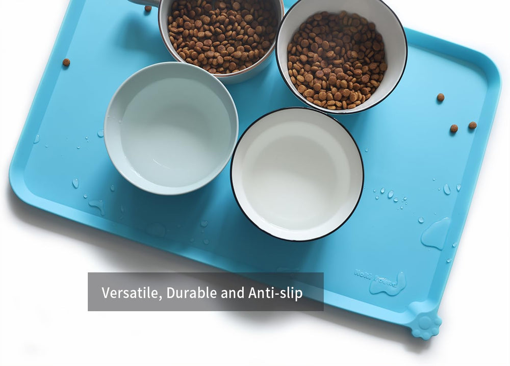 Tapis portable et flexible Hoki Found, parfait en déplacement pour repas d’animaux.