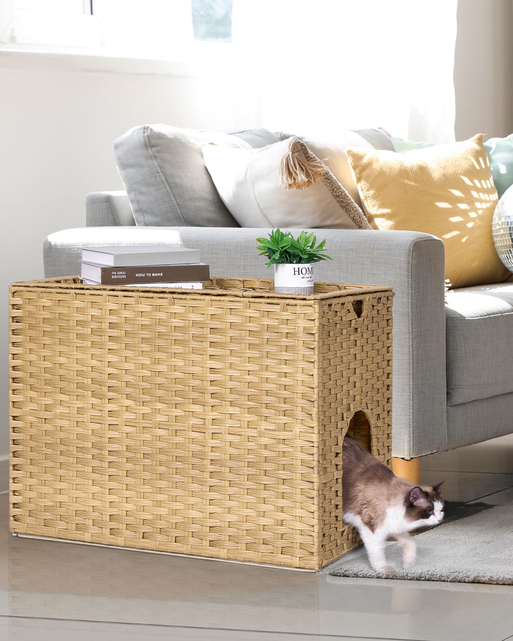Maison-chat en rotin plastique tissé par Honiakaka pour intérieur.