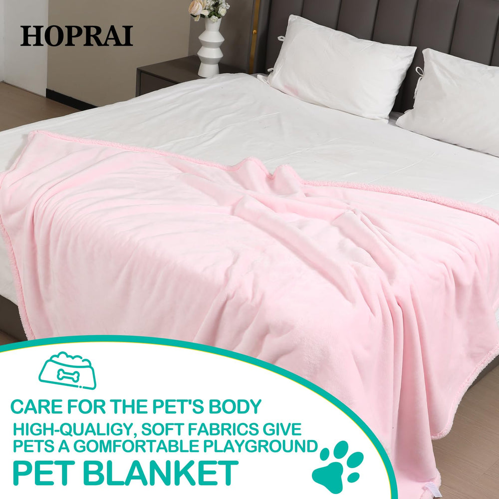 Motif plaid rose Hoprai, ambiance chaleureuse dans le salon.