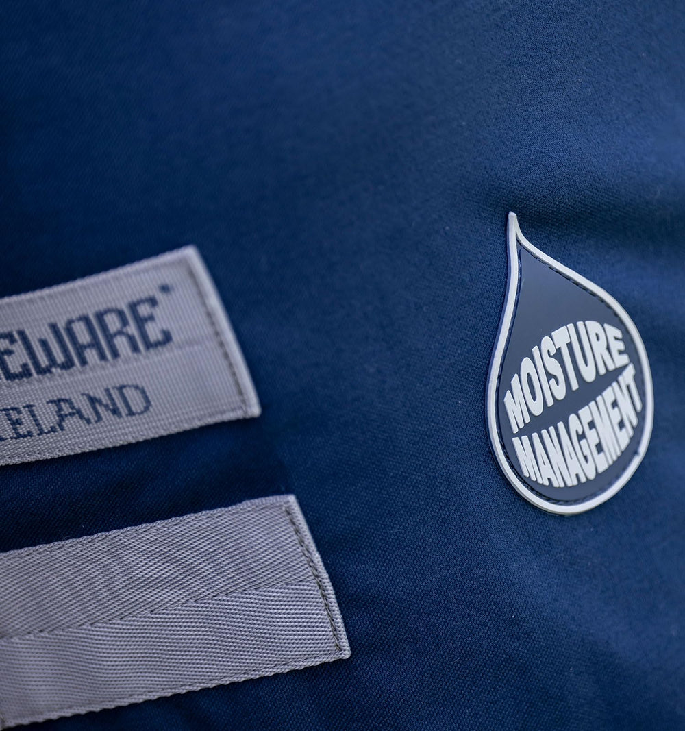 Horseware Amigo drap d'écurie fermeture frontale droite pour un ajustement rapide.