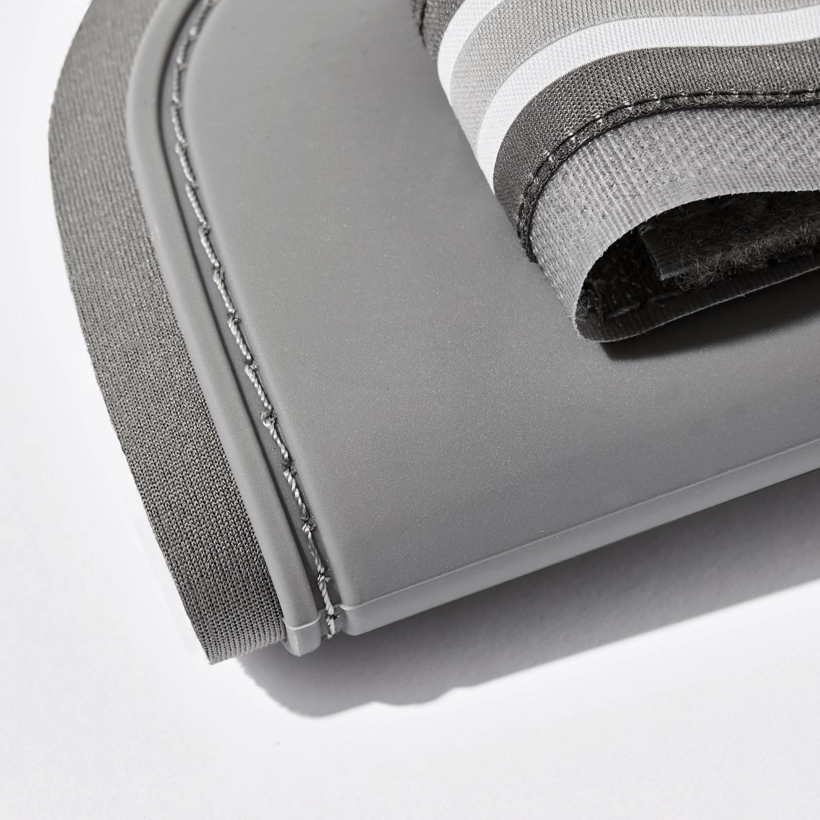 HORZE Adepto: compatible avec les bottes fetlock Adepto — look coordonné possible.