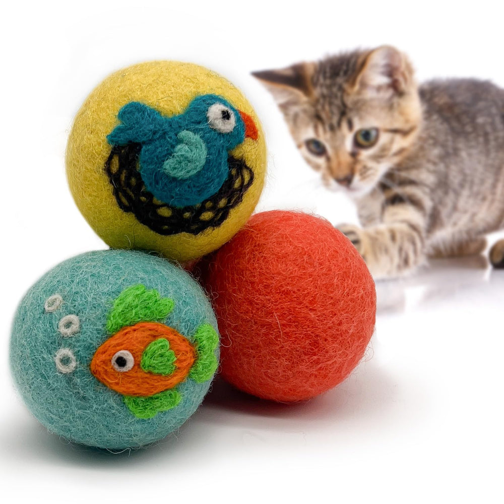 Boules feutrées Hustle & Blush Love Ewe poisson, stimulant l'exercice intérieur du chat.