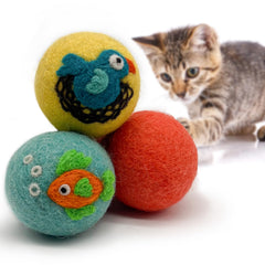 Boules feutrées Hustle & Blush Love Ewe poisson, stimulant l'exercice intérieur du chat.