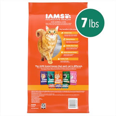 Croquettes IAMS Proactive Health pour chat adulte, poulet et saumon, texture croquante.