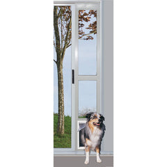 Porte patio avec verre clair Ideal Pet, lumière naturelle et vue dégagée.