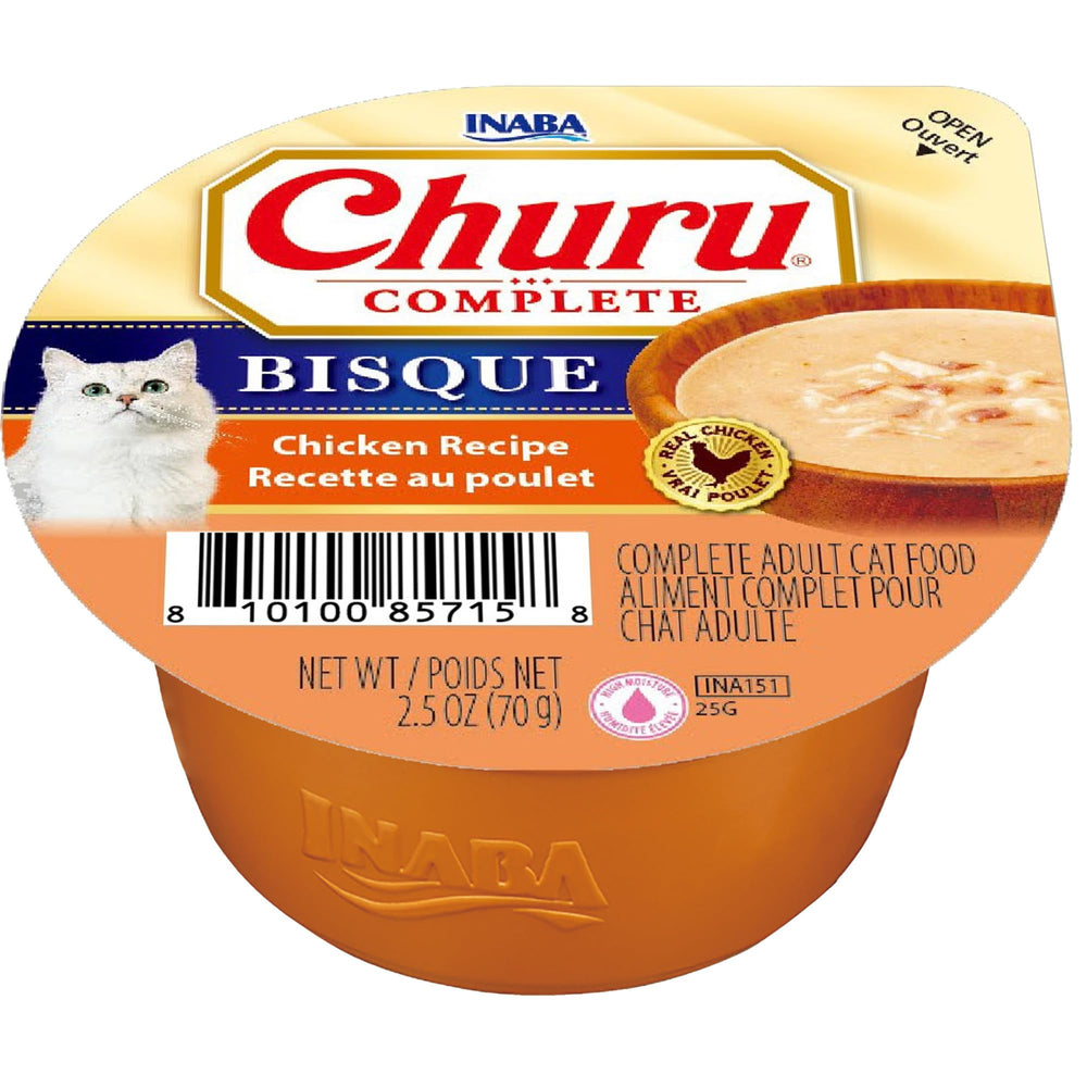 Chat hydraté grâce à INABA Churu Bisque au poulet, 90% d’humidité.