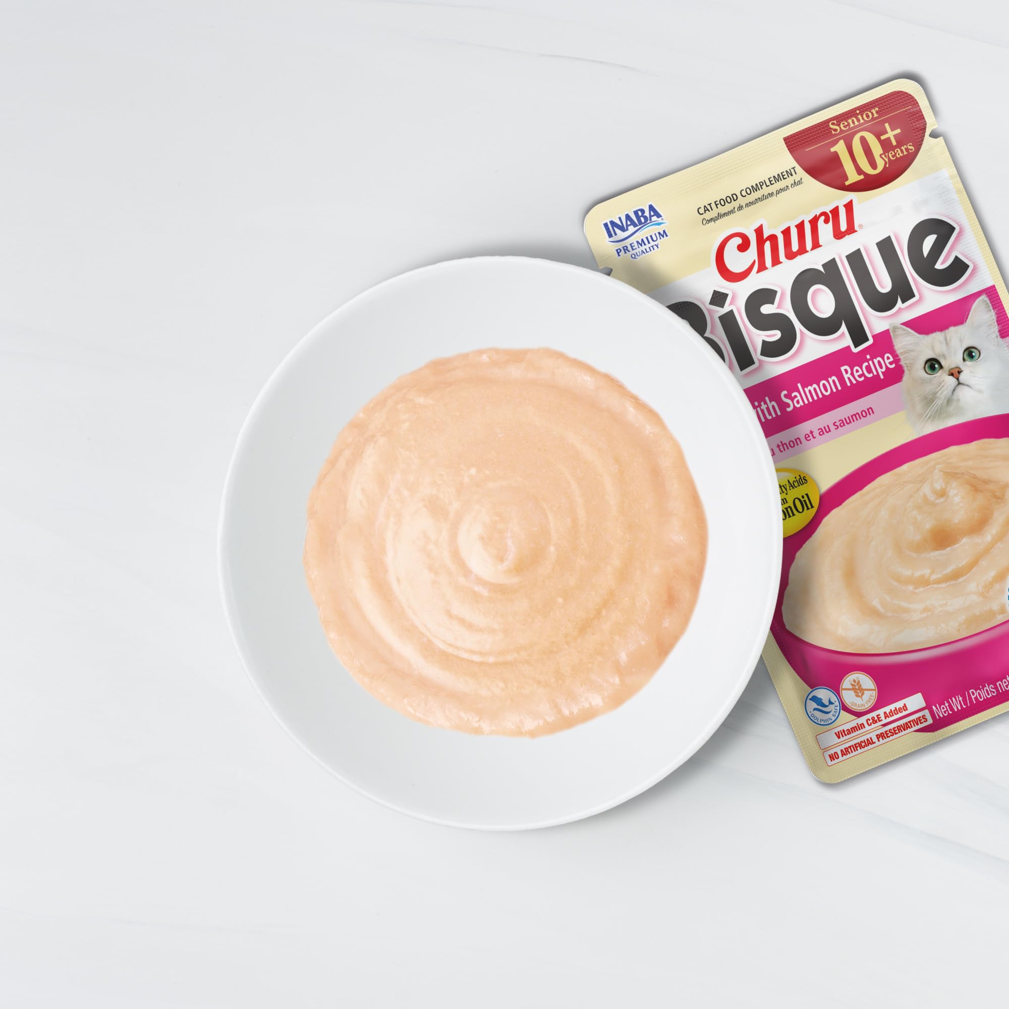 INABA Churu Bisque Chat Senior 10+, garniture simple lors repas.