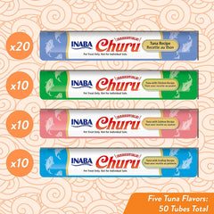 Donner à la main avec INABA Churu: interaction ludique et réconfort.