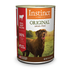 Instinct Original: boîte ouverte de nourriture humide au bœuf pour chien, goût riche.