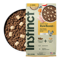 Instinct RawBoost montre le sac 20 lb avec poulet réel et riz brun pour une nutrition complète.