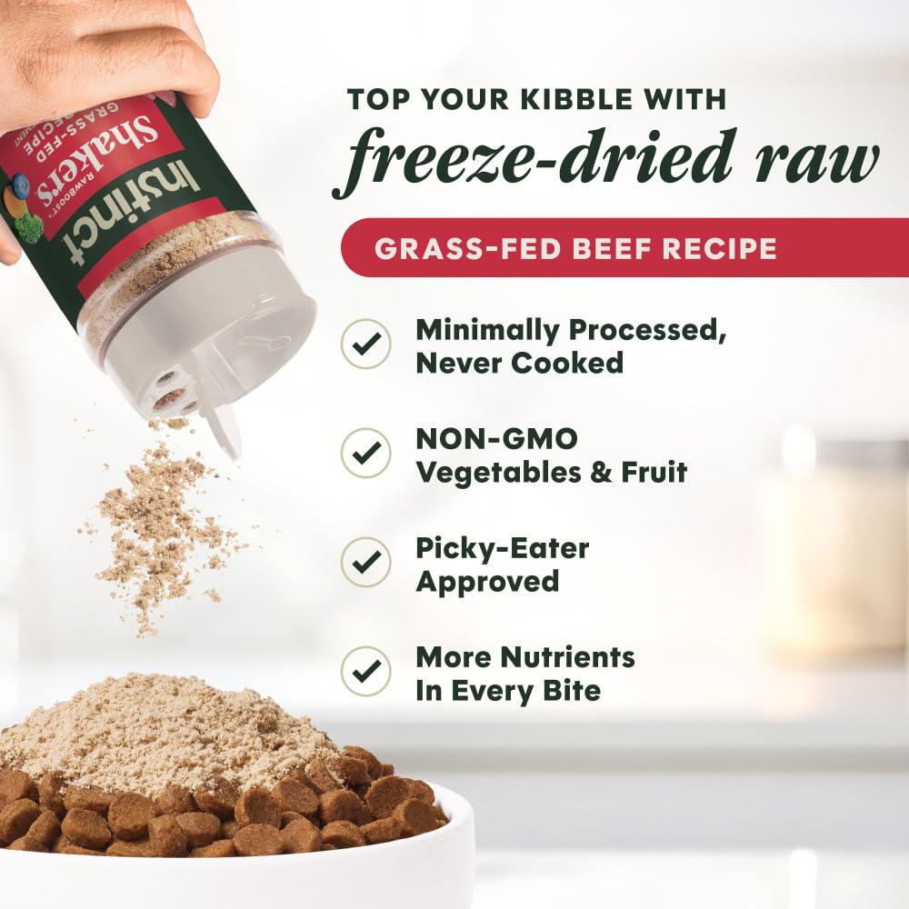 Instinct RawBoost Shakers boeuf sur croquettes, saveur rehaussée et nutriments.