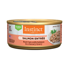 Instinct saumon en flocons en conserve, proteine naturelle pour chats actifs.