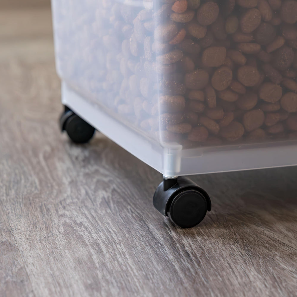 Stockage sûr de pellets et graines dans un conteneur robuste et facile à utiliser.