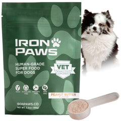 Iron Paws poudre superaliments chien emballage 3,5 oz pour démarrer la journée avec énergie.